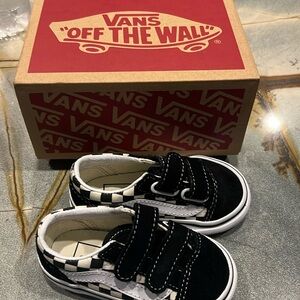 Vans old school V checkered size toddler size 4.5 brand new